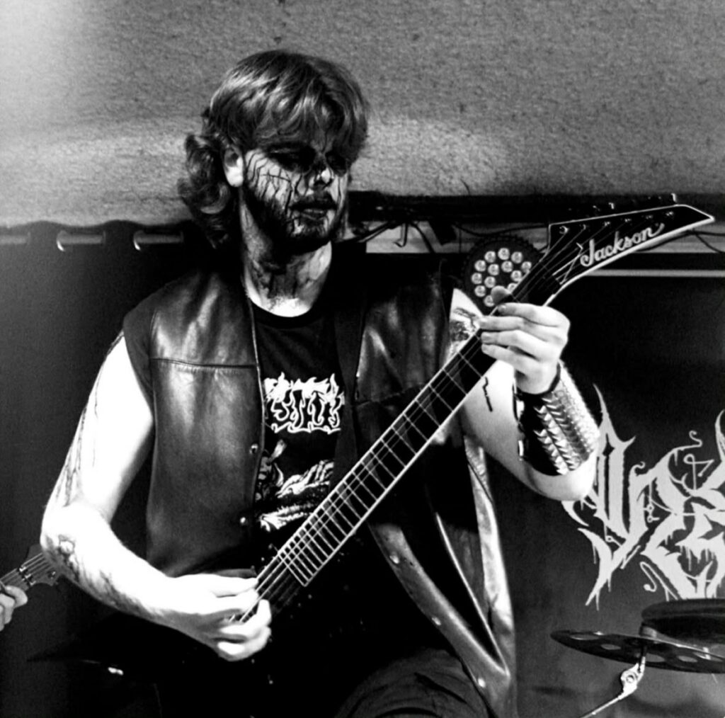 rhythm guitarist Gravhjarn
